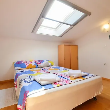 With A Parking Space - 12480