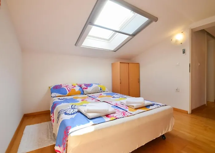 With A Parking Space - 12480